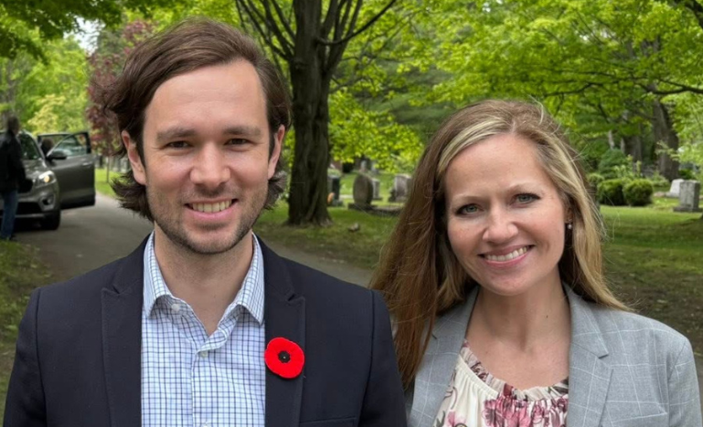 Le député Jacob Mantle et son épouse Megan Mantle