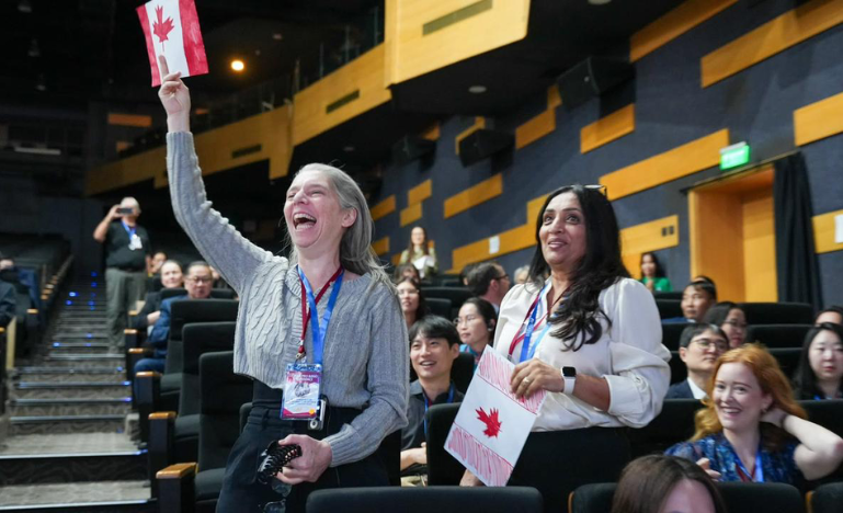 Deanna Okun-Nachoff (left) and Kamaljit Lehal in Mongolia